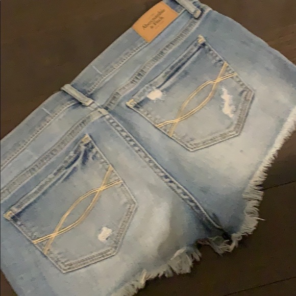 Shorts - Picture 3 of 3